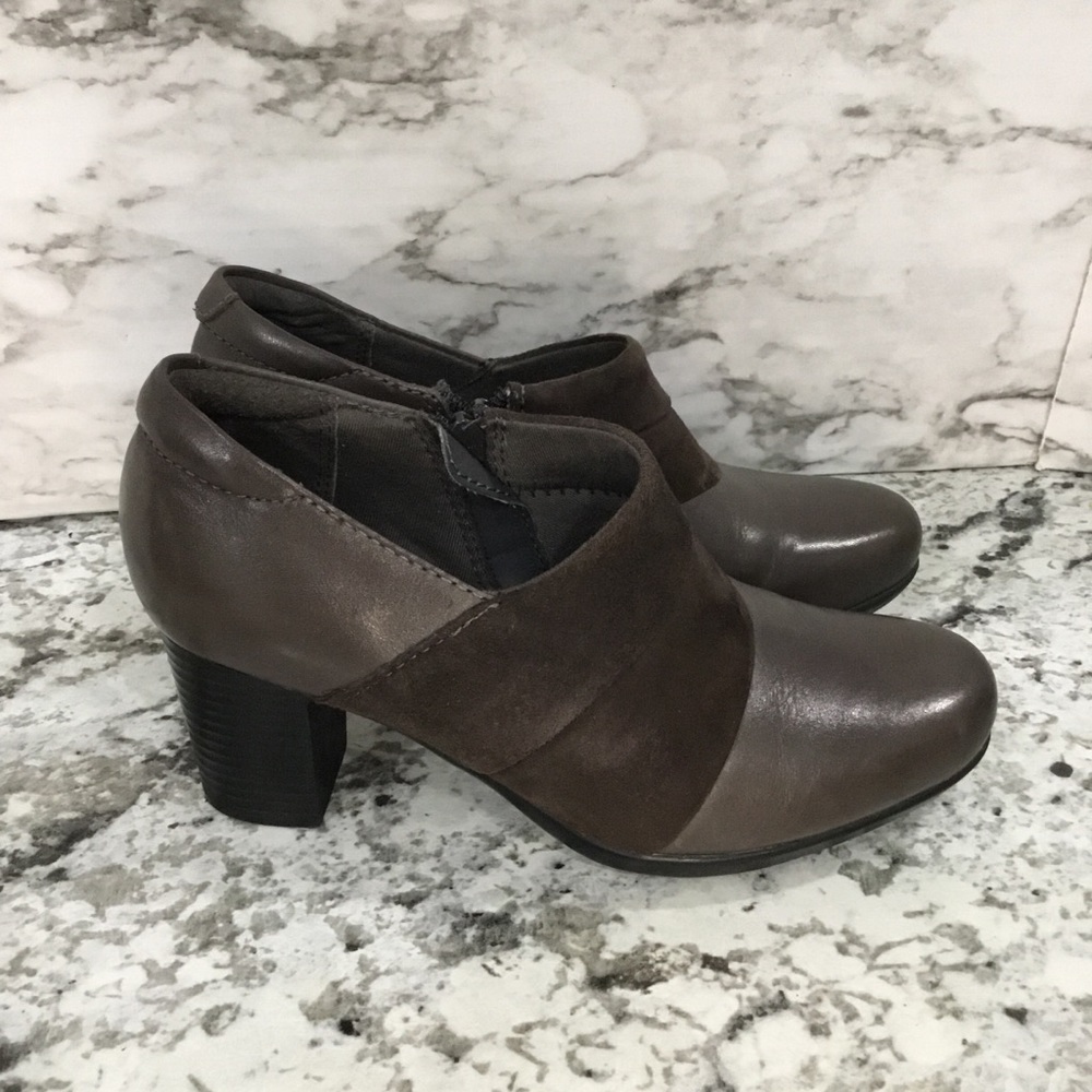 Clarks Women's Brown Leather Ankle Bootie
